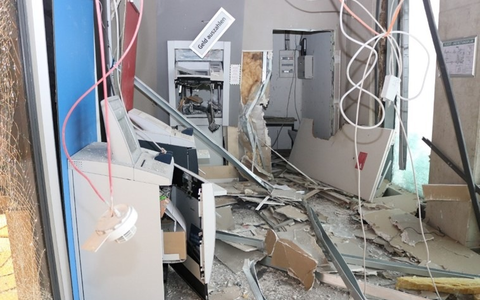 POL-D: Internationale Zusammenarbeit - Ermittlungserfolg: Düsseldorf - Niederlande - Fünf mutmaßliche Geldautomatensprenger bei Zugriff in Südholland festgenommen - Spezialeinheiten im Einsatz - Foto: presseportal.de POL-D: Internationale Zusammenarbeit - Ermittlungserfolg: Düsseldorf - Niederlande - Fünf mutmaßliche Geldautomatensprenger bei Zugriff in Südholland festgenommen - Spezialeinheiten im Einsatz - Foto: presseportal.de