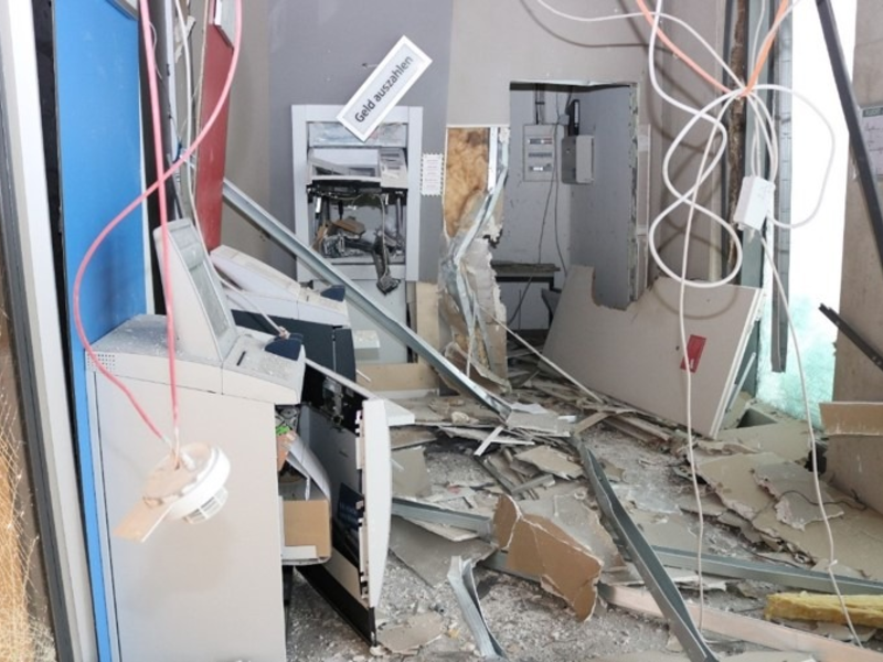 POL-D: Internationale Zusammenarbeit - Ermittlungserfolg: Düsseldorf - Niederlande - Fünf mutmaßliche Geldautomatensprenger bei Zugriff in Südholland festgenommen - Spezialeinheiten im Einsatz - Foto: presseportal.de