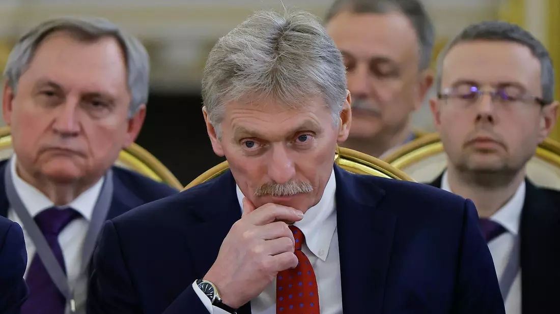 Nach ukrainischem Raketenangriff: Kremlsprecher Dmitri Peskow droht den USA mit Konsequenzen. - Bild: Evgenia Novozhenina/AP/dpa