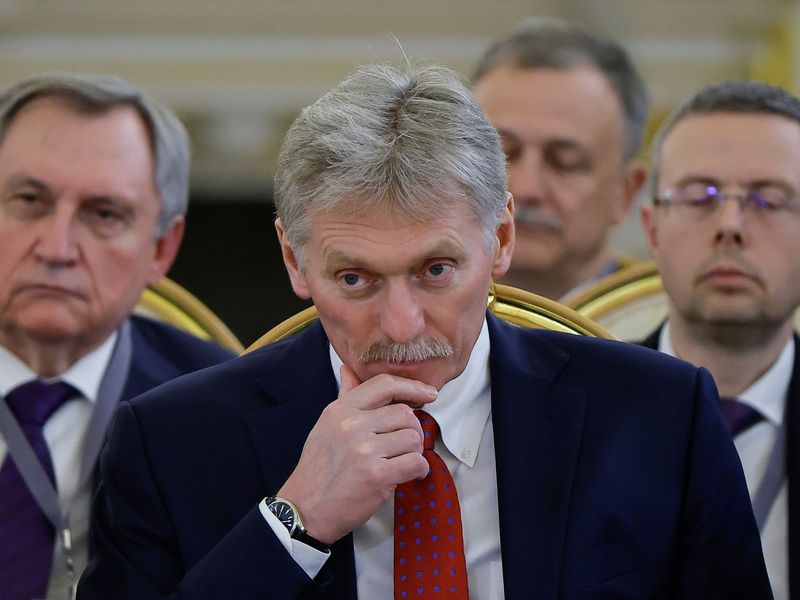 Kremlsprecher Dmitri Peskow nennt die Nato-Beschlüsse bedrohlich für Russland und will reagieren. (Archivbild) - Foto: Evgenia Novozhenina/AP/dpa