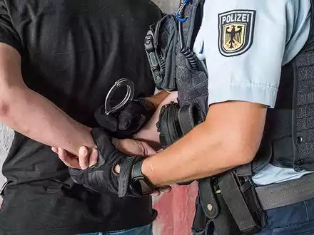 BPOL-HB: Mann fällt mit sexueller Belästigung am Hbf. auf - Bundespolizisten verhaften ihn - Foto: presseportal.de
