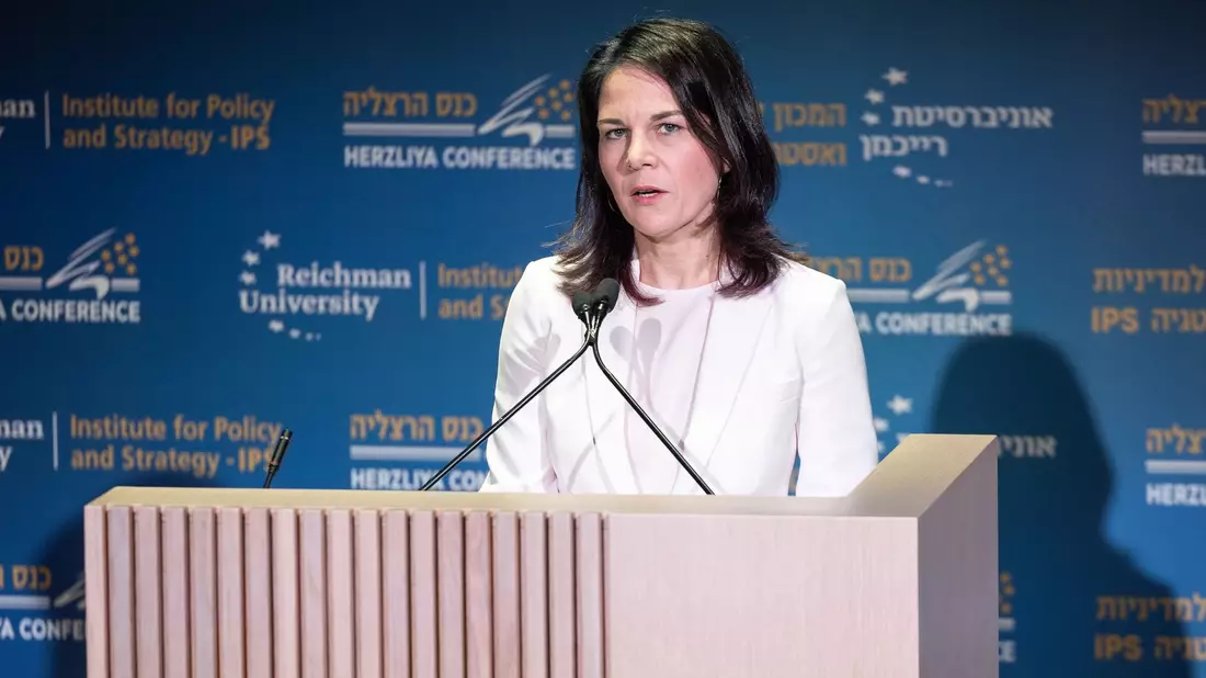 Bundesaußenministerin Annalena Baerbock auf der Herzlija-Sicherheitskonferenz in Tel Aviv. - Bild: Hannes P Albert/dpa