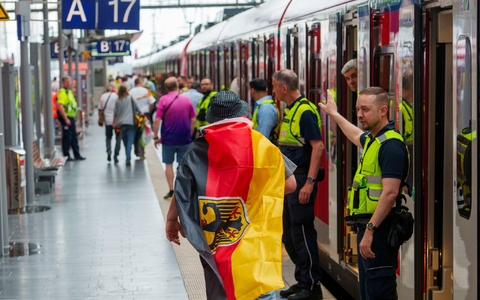 Die Versprechungen der Deutschen Bahn vor der EM seien «mehr als optimistisch» gewesen, kritisiert der Fahrgastverband Pro Bahn. - Foto: Andreas Arnold/dpa