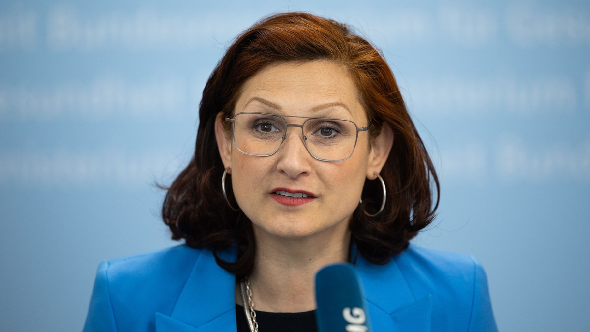 Betroffene von Diskriminierung fühlten sich zunehmend alleine gelassen, so Ataman. - Foto: Hannes P Albert/dpa