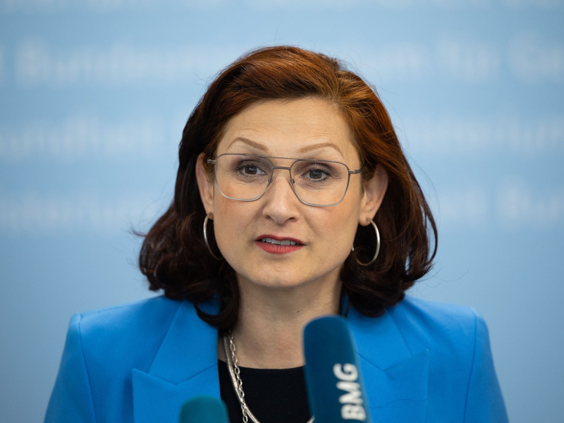 Betroffene von Diskriminierung fühlten sich zunehmend alleine gelassen, so Ataman. - Foto: Hannes P Albert/dpa