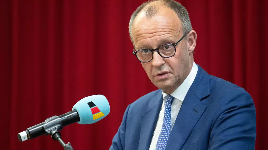 Merz hatte behauptet, AfD-Agbeordnete würden ihre Kennworte abliefern, so dass die AfD-Bundesgeschäftsstelle in der Lage sei, zentral Botschaften zu steuern. - Bild: Boris Roessler/dpa
