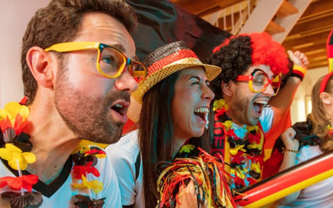 FuĂball hat hierzulande einen besonderen Stellenwert, da er den Menschen zusĂ€tzliche AnlĂ€sse bietet, sich zu treffen und ihre Kultur nach auĂen zu tragen. - Foto: karepa â stock.adobe.com FuĂball hat hierzulande einen besonderen Stellenwert, da er den Menschen zusĂ€tzliche AnlĂ€sse bietet, sich zu treffen und ihre Kultur nach auĂen zu tragen. - Foto: karepa â stock.adobe.com