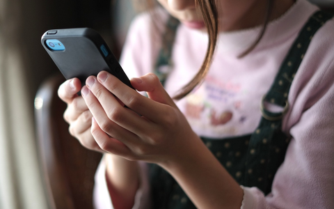 Kinder und Jugendliche in Not: Psychosoziale Hilfe per Smartphone / SOS-Kinderdörfer kooperieren mit 'krisenchat' - Foto: presseportal.de Kinder und Jugendliche in Not: Psychosoziale Hilfe per Smartphone / SOS-Kinderdörfer kooperieren mit 'krisenchat' - Foto: presseportal.de