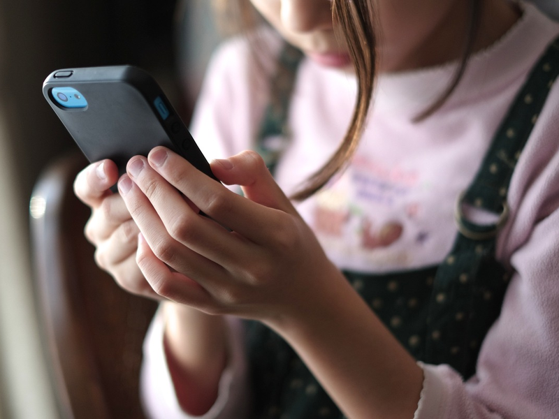 Kinder und Jugendliche in Not: Psychosoziale Hilfe per Smartphone / SOS-Kinderdörfer kooperieren mit 'krisenchat' - Foto: presseportal.de