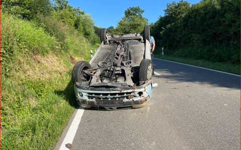 POL-PDLD: Pkw-Fahrerin verliert Kontrolle und überschlägt sich - Foto: presseportal.de
