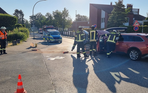 FW-WRN: TH_1 - LZ1 - Verkehrsunfall mit zwei PKW // eine verletzte Person // auslaufende Betriebsmittel - Foto: presseportal.de