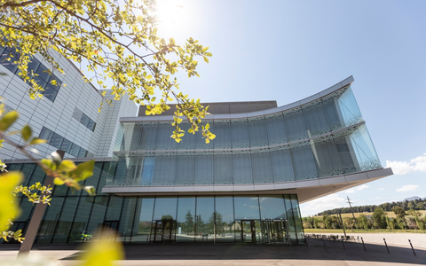 Biogens nachhaltiger Standort in Solothurn: Auszeichnungen für europäische Produktionsstätte / Schweizer Anlage international mit den Nachhaltigkeitszertifikaten ISO und My Green Lab ausgezeichnet - Foto: presseportal.de