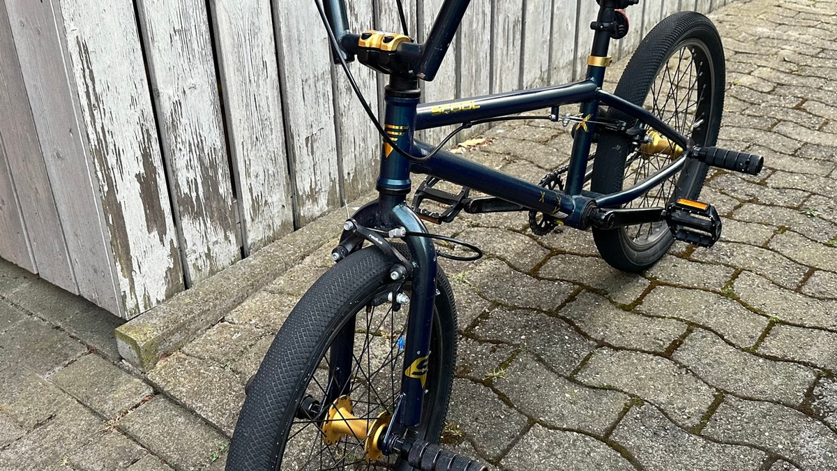 POL-DH: --- Wetschen, Verkehrsunfall an Kreuzung - Stuhr, Pkw überschlägt sich mehrfach - Bassum, Pkw beschädigt und geflüchtet --- - Foto: presseportal.de