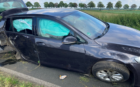 POL-KLE: Issum - VW Golf bei Verkehrsunfall schwer beschädigt / Die Polizei sucht Zeugen - Foto: presseportal.de