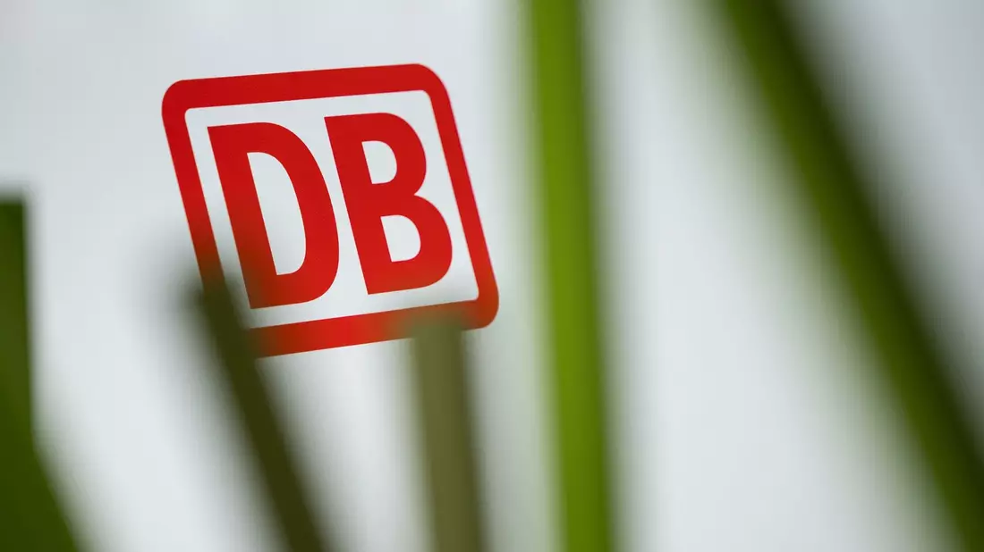 Die Deutsche Bahn und der Rhein-Main-Verkehrsverbund starten das nach eigenen Angaben deutschlandweit erste Pilotprojekt für einen autonomen Shuttleservice nach Nachfrage. - Bild: Hannes P Albert/dpa
