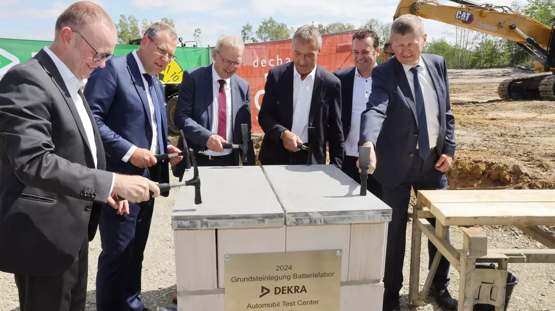 Tests unter Extrembedingungen für sichere Elektromobilität: DEKRA legt den Grundstein für sein neues Batterie-Testzentrum - Bild: presseportal.de