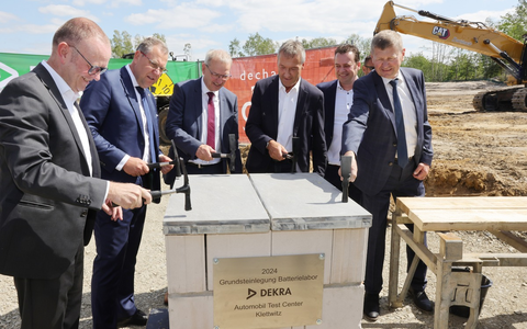 Tests unter Extrembedingungen für sichere Elektromobilität: DEKRA legt den Grundstein für sein neues Batterie-Testzentrum - Foto: presseportal.de Tests unter Extrembedingungen für sichere Elektromobilität: DEKRA legt den Grundstein für sein neues Batterie-Testzentrum - Foto: presseportal.de