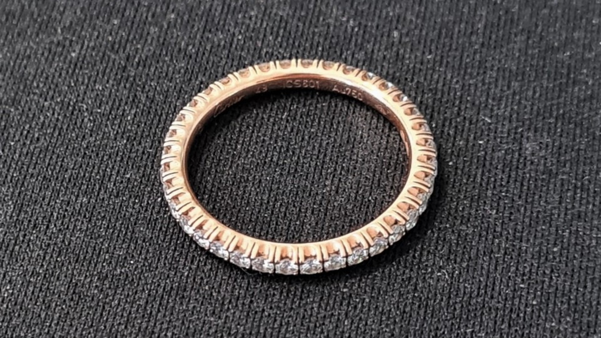 POL-WL: Goldring auf Autobahnparkplatz gefunden - Polizei sucht Eigentümerin - Foto: presseportal.de