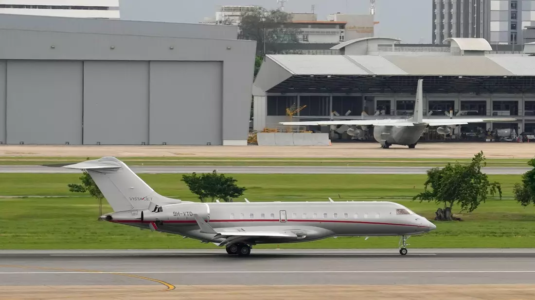 In diesem Flugzeug wurde Julian Assange vermutet. - Bild: Sakchai Lalit/AP