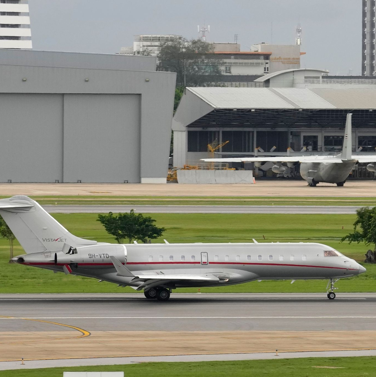 In diesem Flugzeug wurde Julian Assange vermutet. - Foto: Sakchai Lalit/AP