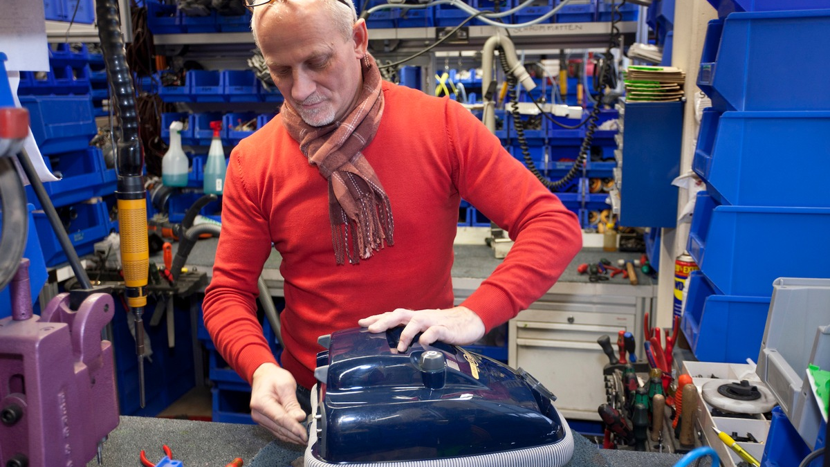 Reparieren statt Wegwerfen: SEBO Staubsauger setzen ein Zeichen gegen Elektroschrott - Foto: presseportal.de