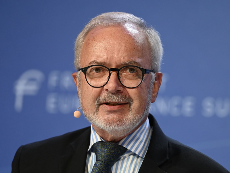 Stand von 2012 bis Ende vergangenen Jahres an der Spitze der Bank mit Sitz in Luxemburg: Werner Hoyer. - Foto: Arne Dedert/dpa