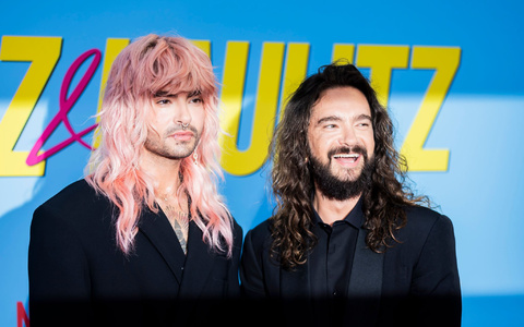 Die Zwillingsbrüder Bill (l) und Tom Kaulitz bei der Premiere der Netflix-Dokuserie «Kaulitz & Kaulitz». - Foto: Christoph Soeder/dpa