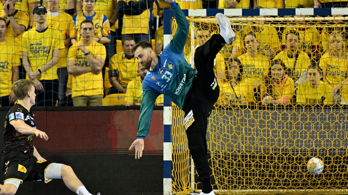Türhüter Andreas Wolff kehrt nach einem Medienbericht zum THW Kiel zurück. - Foto: Piotr Polak/PAP/dpa