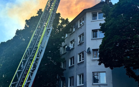 FW-DO: Feuer in der Dortmunder Nordstadt / Ein Dachstuhlbrand löste einen größeren Feuerwehreinsatz aus - Foto: presseportal.de