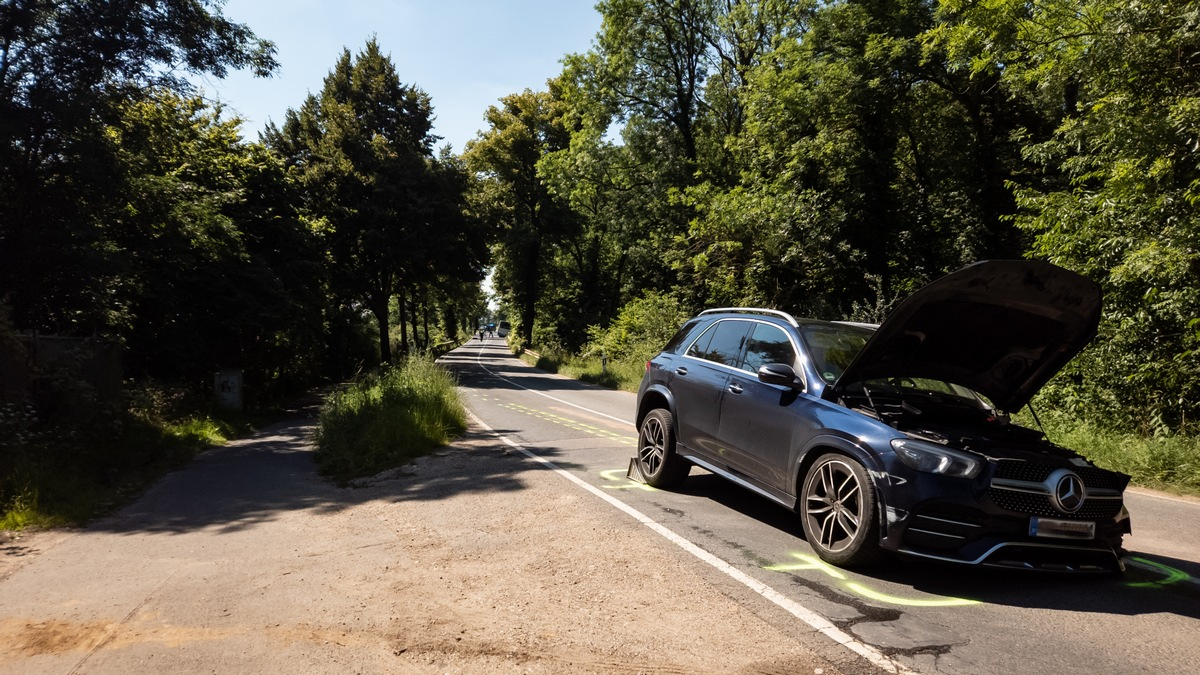 FW Wachtberg: Schwerer Verkehrsunfall in Wachtberg-Adendorf - Foto: presseportal.de