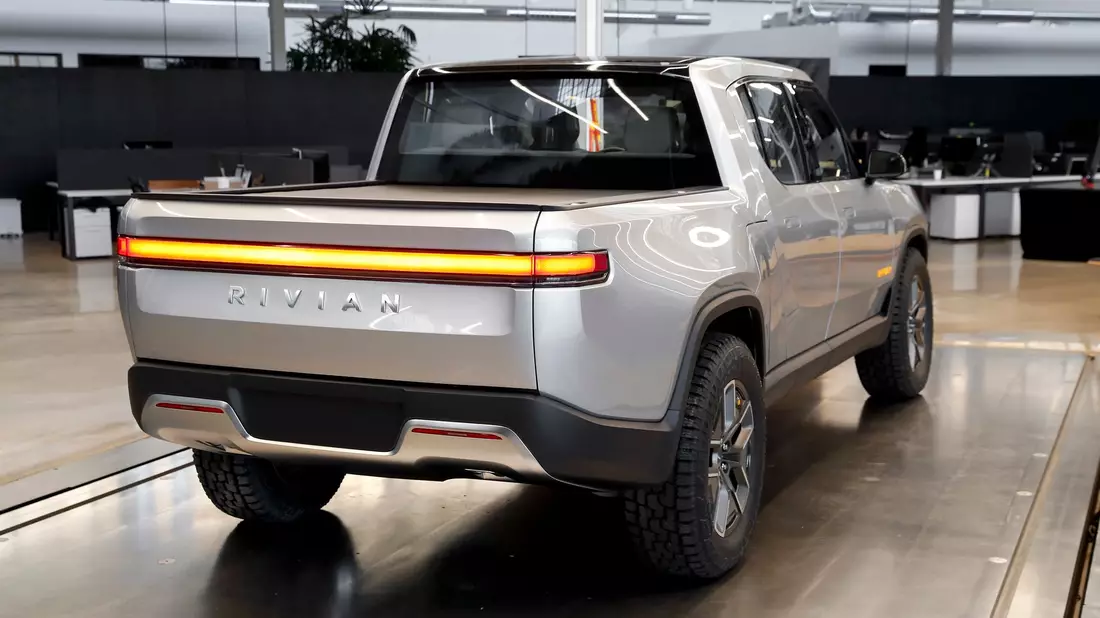 Rivians Technologie soll in Zukunft bei Autos von VW Anwendung finden. (Archivbild) - Bild: Paul Sancya/AP/dpa