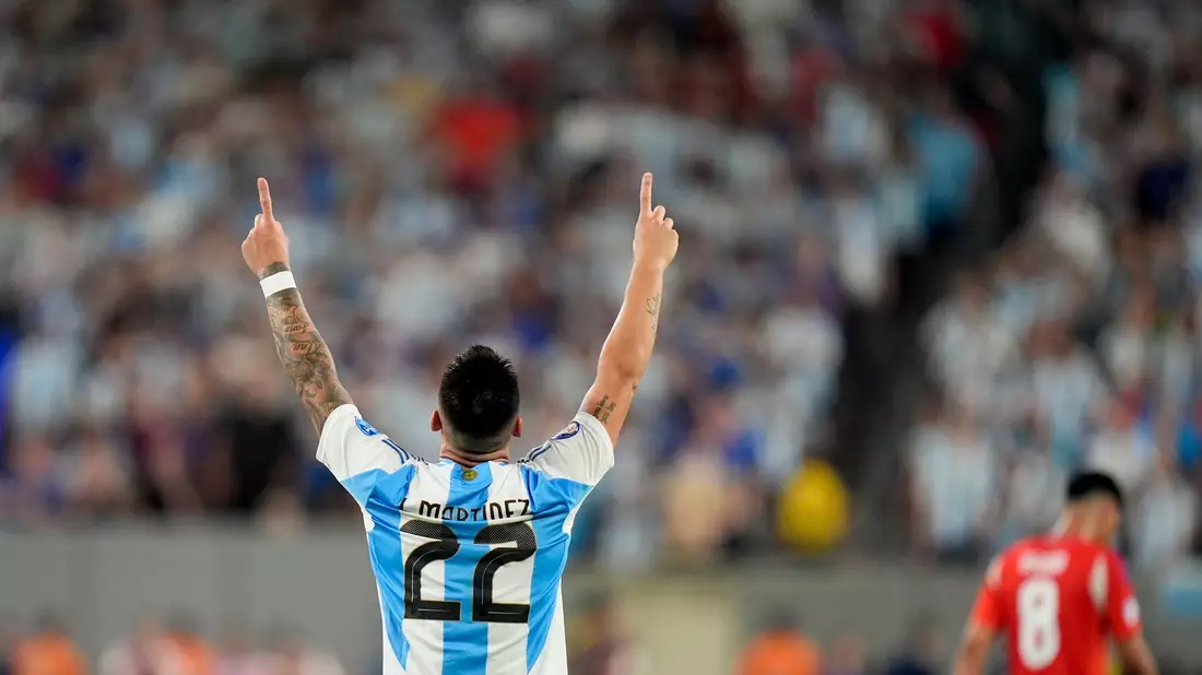 Lautaro Martínez traf zum späten 1:0. - Bild: Julia Nikhinson/AP