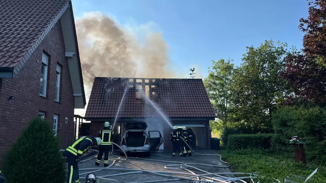 POL-SO: Brand von PKW und Garage - Bild: presseportal.de