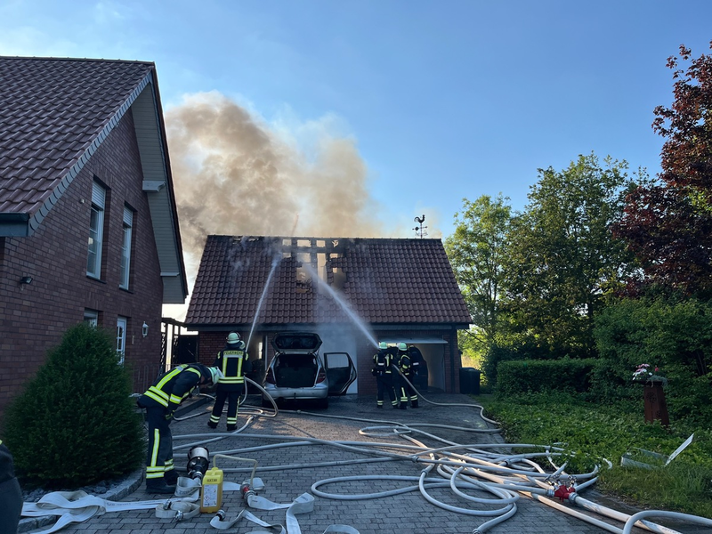 POL-SO: Brand von PKW und Garage - Foto: presseportal.de