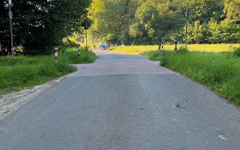 POL-WES: Wesel - Verkehrsunfallflucht nach Kollision zwischen Radfahrer und Pkw - Zeugensuche - Foto: presseportal.de