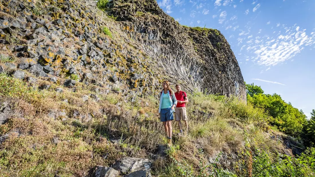 Sandig, feurig, eiszeitlich / Vom höchsten Sandberg der Welt abfahren, über Vulkanberge wandern oder an alten Gletscherseen verweilen - das alles ist in Bayern möglich - Bild: presseportal.de