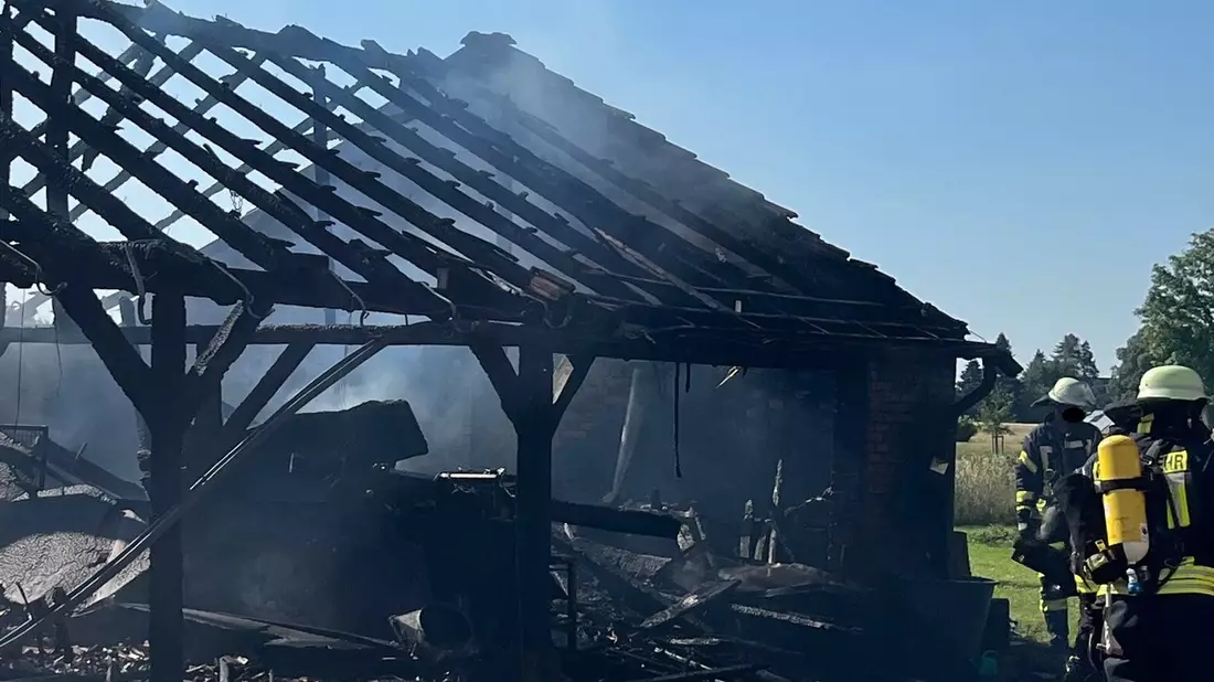 POL-MI: Scheunenbrand beschäftigt Einsatzkräfte - Bild: presseportal.de