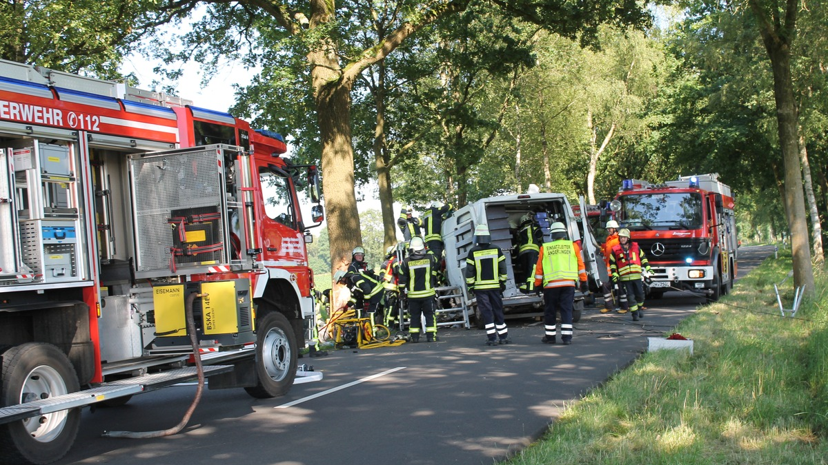 FW-ROW: Tödlicher Verkehrsunfall auf der K 109 - Foto: presseportal.de