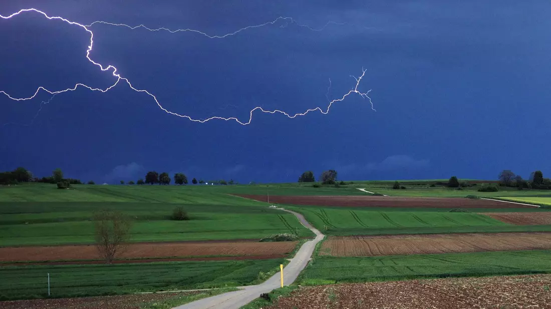 Im Süden Deutschlands werden Regenfälle mit bis zu 40 Litern pro Quadratmeter erwartet. - Bild: Alexander Wolf/dpa