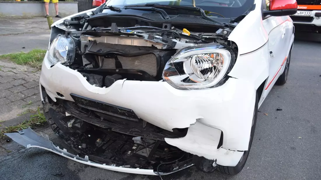 POL-HM: Alkoholisierter Twingo-Fahrer verursacht Verkehrsunfall - Bild: presseportal.de