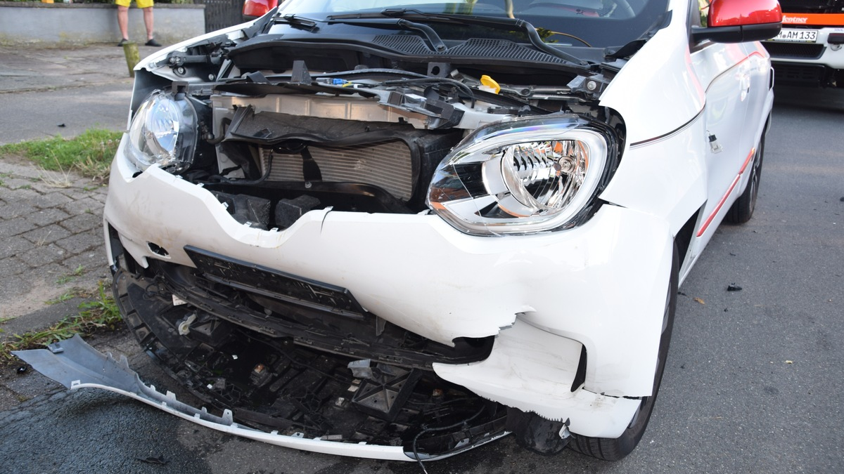 POL-HM: Alkoholisierter Twingo-Fahrer verursacht Verkehrsunfall - Foto: presseportal.de
