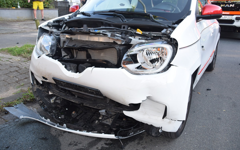 POL-HM: Alkoholisierter Twingo-Fahrer verursacht Verkehrsunfall - Foto: presseportal.de