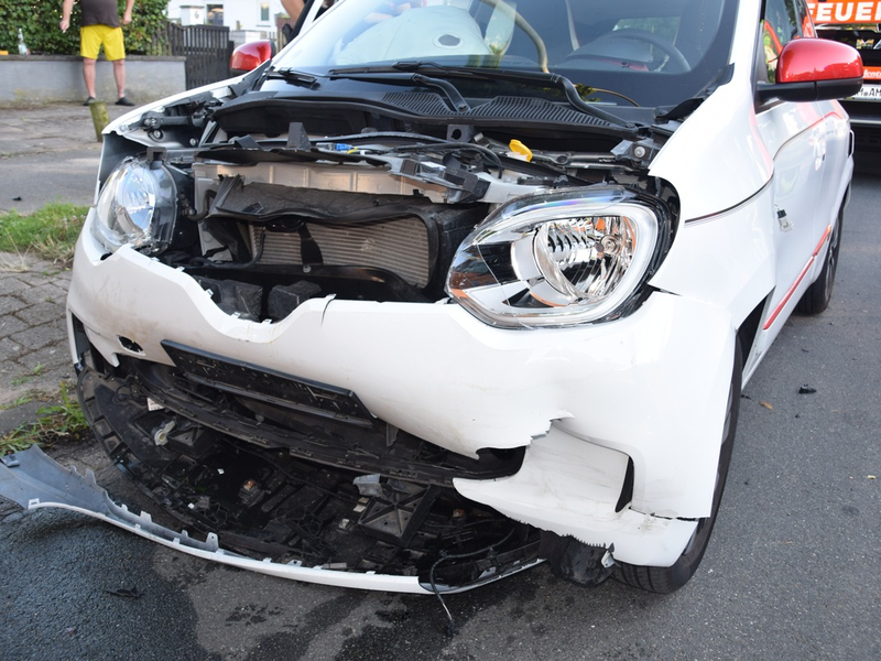 POL-HM: Alkoholisierter Twingo-Fahrer verursacht Verkehrsunfall - Foto: presseportal.de