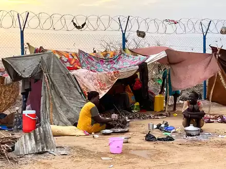 Im Sudan kämpfen seit April 2023 die Armee und die paramilitärische Gruppe Rapid Support Forces (RSF) um die Macht. Hilfe für die Menschen gibt es kaum. - Foto: Eva-Maria Krafczyk/dpa