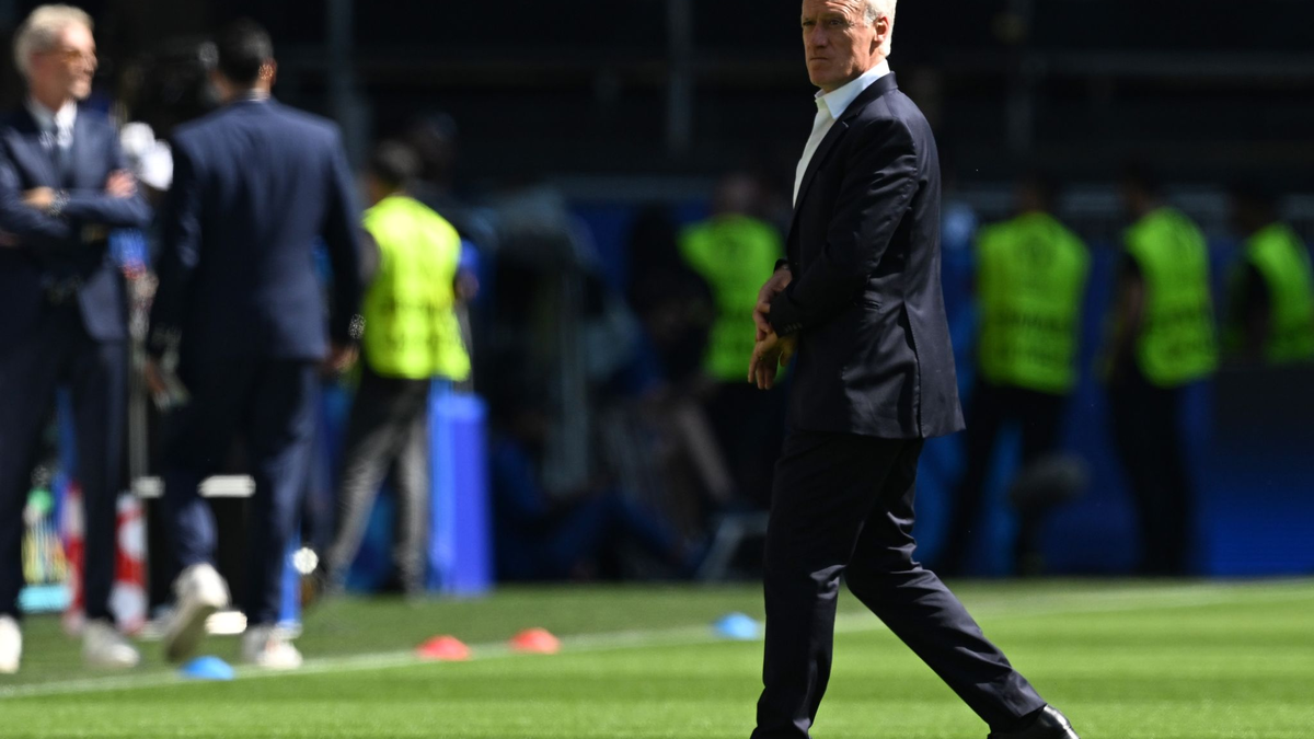 Frankreichs Trainer Didier Deschamps bleibt trotz der bisher schwachen Leistungen seiner Mannschaft gelassen. - Foto: Bernd Thissen/dpa