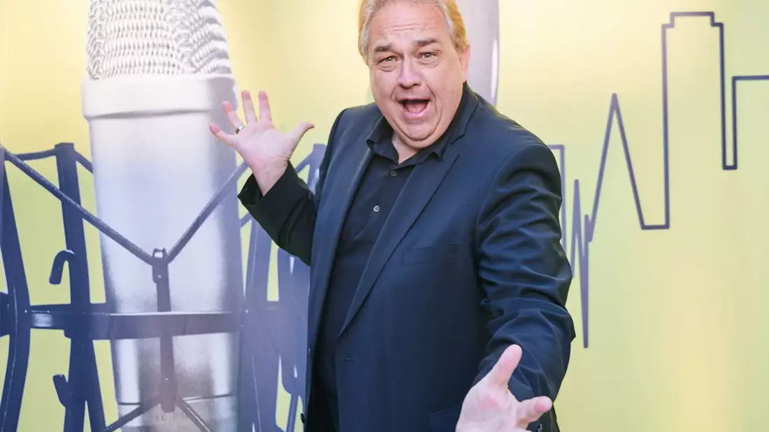 Oliver Kalkofes neues Format «Faking Bad - Besser als die Wahrheit» ist ab Ende Juni in der ARD-Mediathek zu sehen. - Bild: Annette Riedl/dpa
