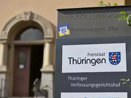 Die Thüringer AfD-Fraktion klagte gegen eine Corona-Verordnung. - Foto: Martin Schutt/dpa