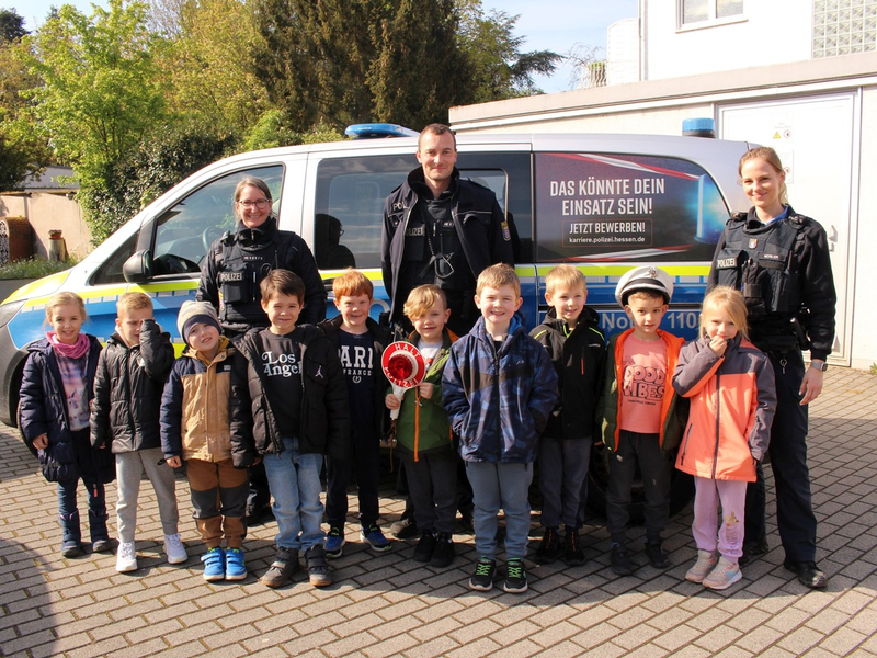 POL-OF: Mann mit Krücken wird Opfer eines Straßenraubes; Aufmerksame Nachbarn ertappen Einbrecher; Ermittlungen wegen Betrug: Angeblicher Spendensammler vorläufig festgenommen und mehr - Foto: presseportal.de