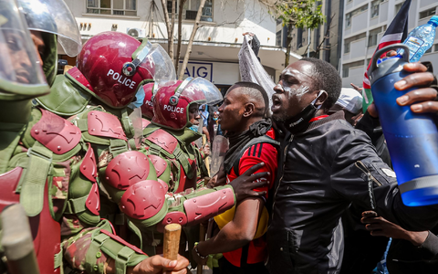 Auch wenn vor allem die Jugend demonstriert, sind viele Kenianer fassungslos über den Umgang mit den Demonstranten. - Foto: Boniface Muthoni/SOPA/ZUMA/dpa