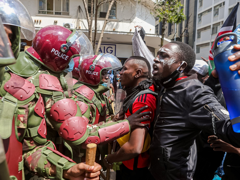 Auch wenn vor allem die Jugend demonstriert, sind viele Kenianer fassungslos über den Umgang mit den Demonstranten. - Foto: Boniface Muthoni/SOPA/ZUMA/dpa